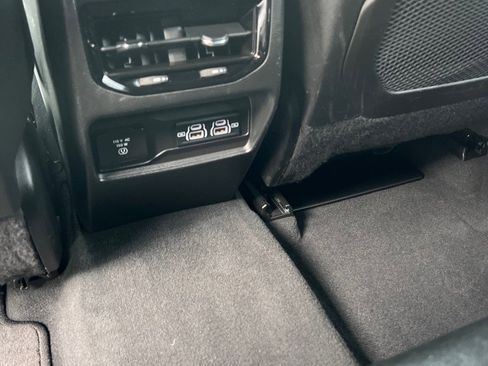 Used 2024 Jeep Grand Cherokee Altitude AWD/4WD image 18