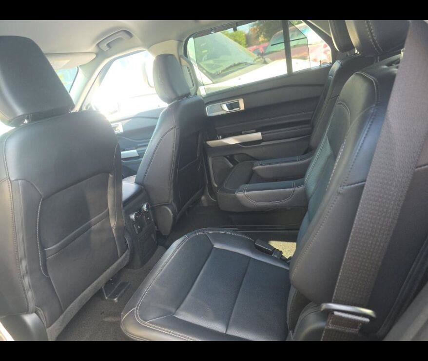 Used 2024 Ford Explorer Limited AWD/4WD image 11