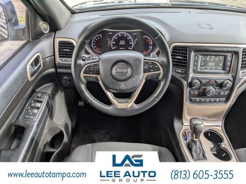 Used 2017 Jeep Grand Cherokee Laredo w/ Quick Order Package 2BE image 16