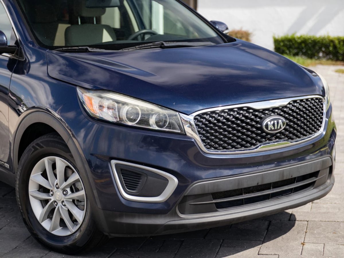 Used 2017 Kia Sorento AWD image 3
