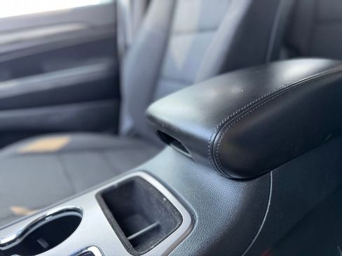 Used 2020 Jeep Grand Cherokee Laredo image 24