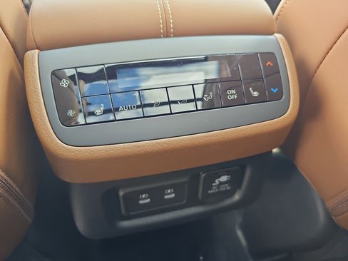 New 2026 Nissan Pathfinder Platinum AWD/4WD image 33