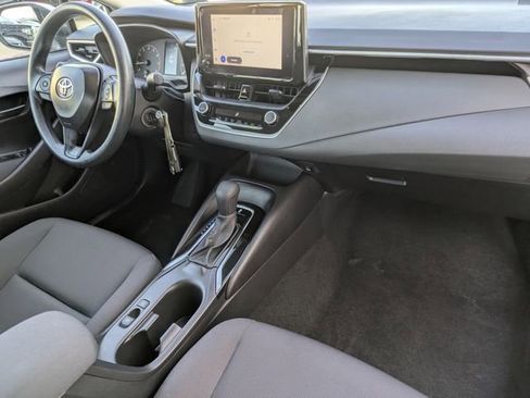 Used 2025 Toyota Corolla LE image 29