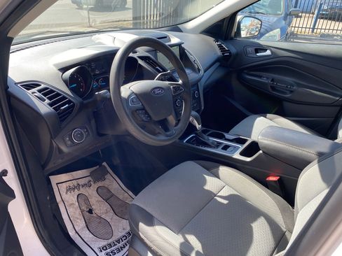 Used 2018 Ford Escape SE w/ SE SYNC Package image 3