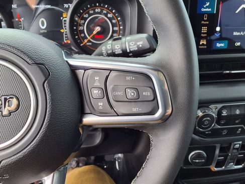 Used 2025 Jeep Wrangler Unlimited Sahara AWD/4WD image 16