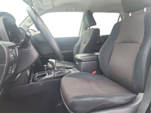 Used 2014 Toyota 4Runner Limited image 11