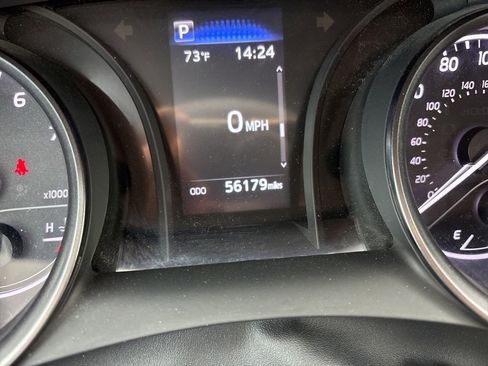 Used 2022 Toyota Camry SE FWD image 11
