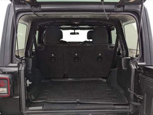 Used 2018 Jeep Wrangler Unlimited Sport S image 18