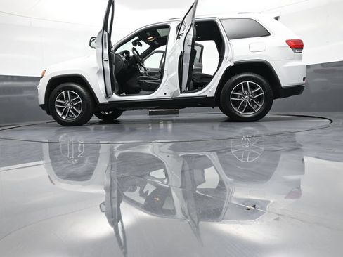 Used 2018 Jeep Grand Cherokee Limited AWD/4WD image 48