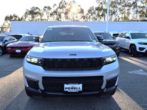 New 2025 Jeep Grand Cherokee L Limited w/ Black Appearance Package image 6