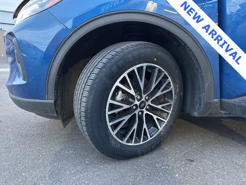Used 2023 Ford Escape SE image 28