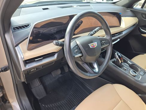 Used 2024 Cadillac XT4 Luxury w/ Cold Weather Package FWD image 10