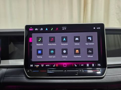 Certified 2025 Volkswagen Tiguan SE R-Line image 20