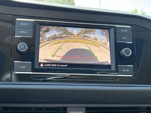 Used 2019 Volkswagen Jetta SE w/ Cold Weather Package image 27