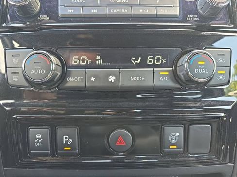 Used 2023 Nissan Titan SV w/ SV Convenience Package RWD image 32