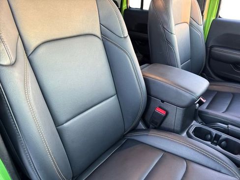 Certified 2025 Jeep Gladiator High Tide image 12