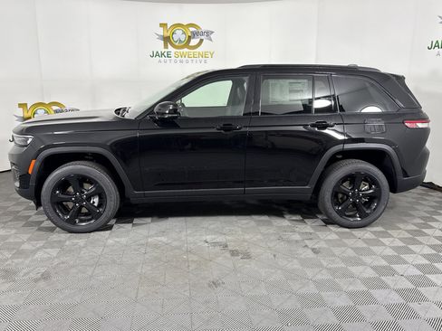 New 2025 Jeep Grand Cherokee Altitude image 5