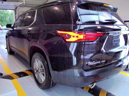 Used 2023 Chevrolet Traverse LT AWD/4WD image 3