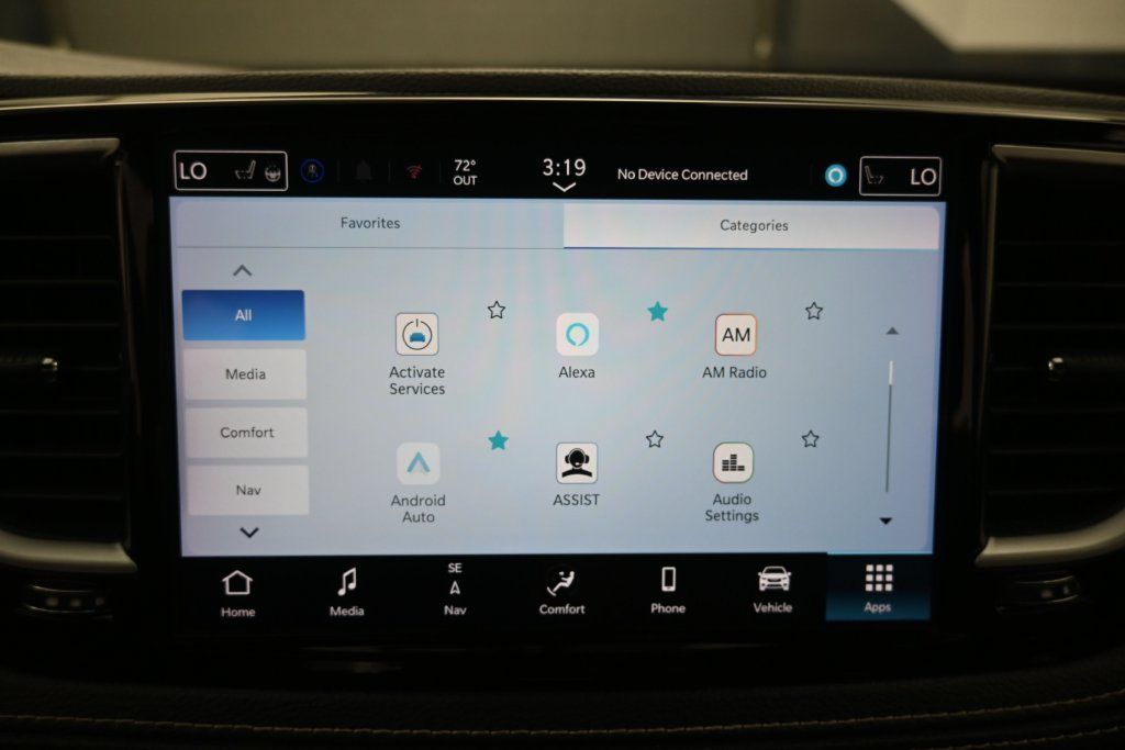Used 2025 Chrysler Pacifica Limited FWD image 9