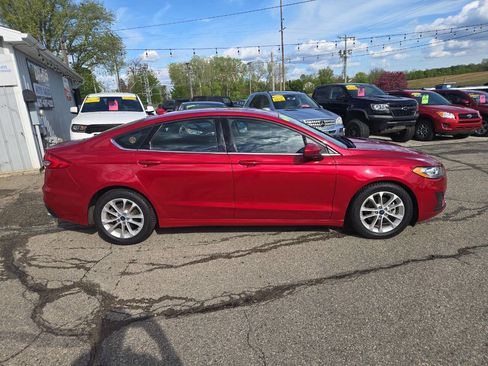 Used 2020 Ford Fusion SE image 9