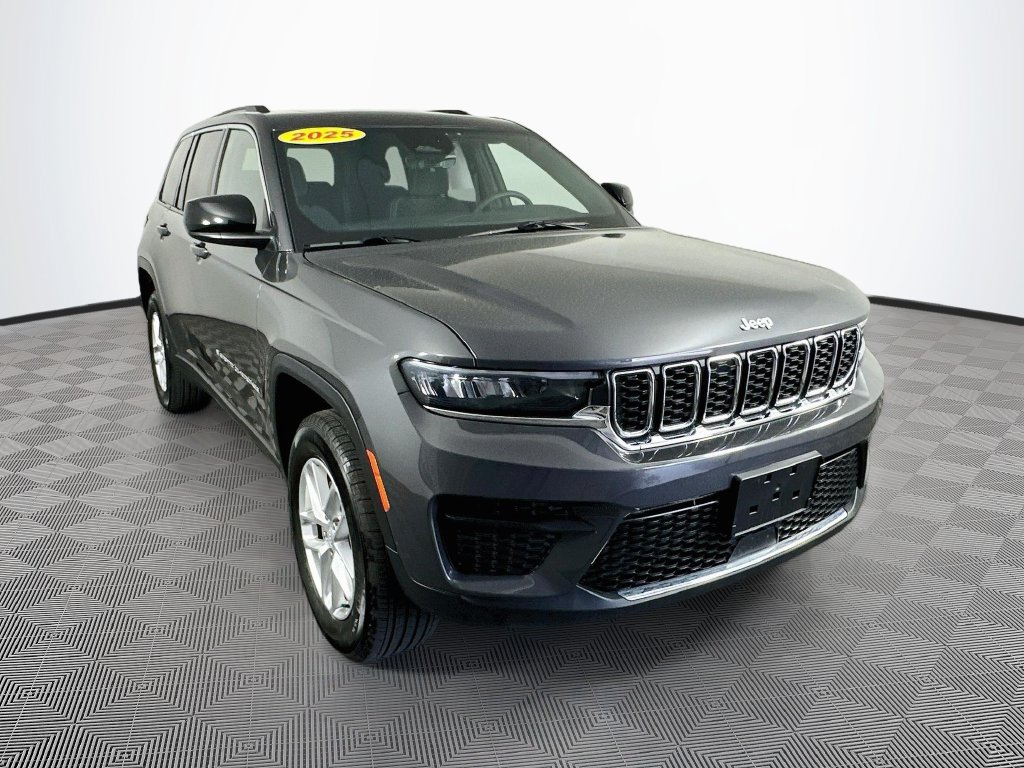 Certified 2025 Jeep Grand Cherokee Laredo X w/ Luxury Tech Group I AWD/4WD image 2