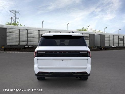 New 2026 Lincoln Navigator L Reserve AWD/4WD image 5