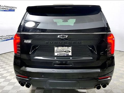 Used 2025 Chevrolet Suburban Z71 image 4