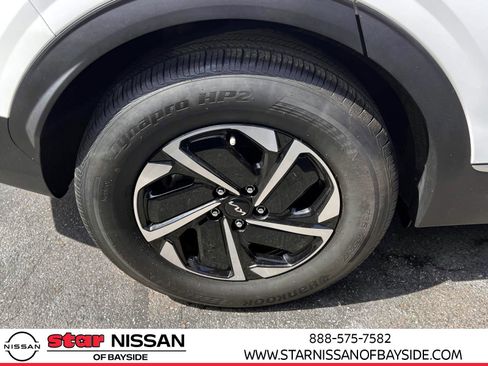 Used 2023 Kia Sportage LX image 5