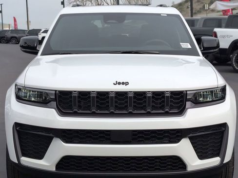 New 2026 Jeep Grand Cherokee Altitude image 2