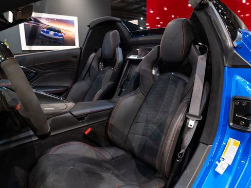 Used 2025 Chevrolet Corvette Z06 image 4