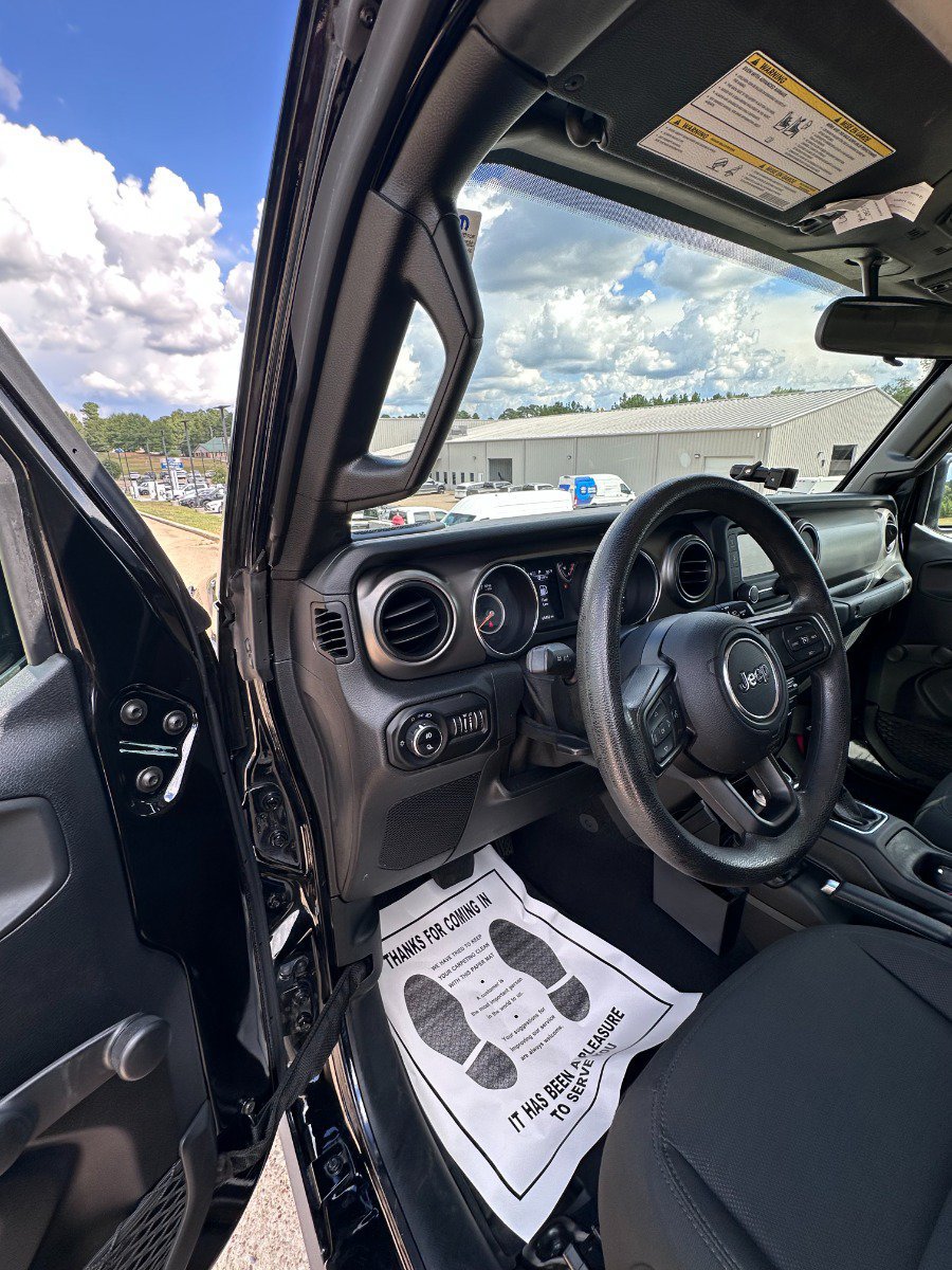 Used 2021 Jeep Gladiator Sport AWD/4WD image 7