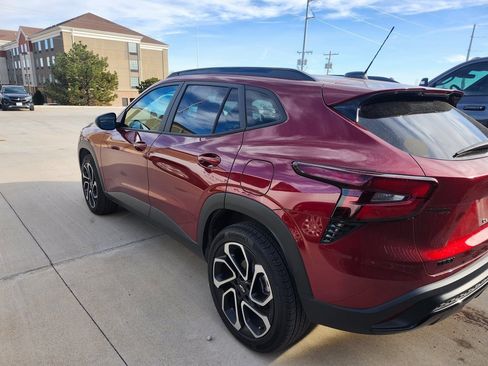 Used 2024 Chevrolet Trax RS image 4