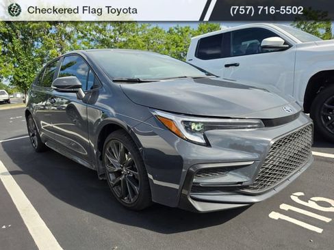 Used 2025 Toyota Corolla SE FWD image 3