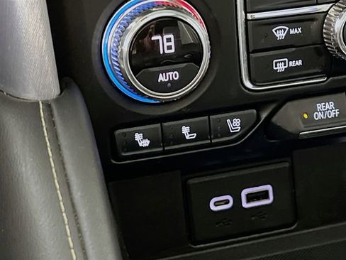 Used 2021 GMC Yukon SLT w/ SLT Luxury Package image 21