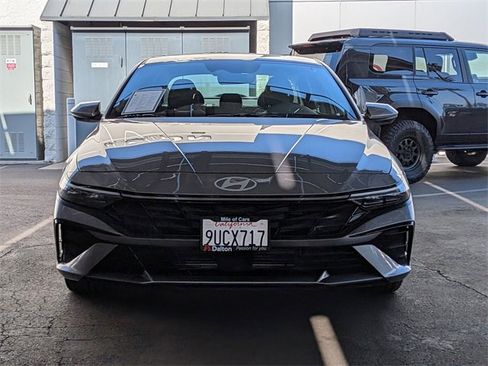 Used 2025 Hyundai Elantra SEL image 2