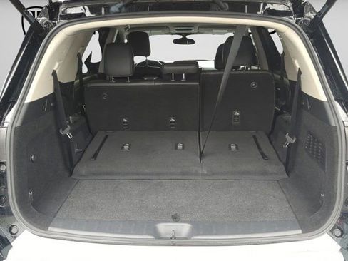 Used 2022 Nissan Pathfinder SL FWD image 9
