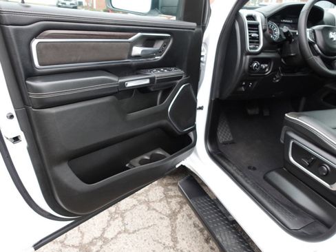 Used 2025 RAM 1500 Laramie w/ Sport Appearance Package AWD/4WD image 17