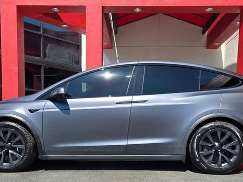 Used 2022 Tesla Model X Plaid image 5