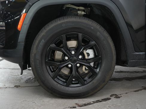 Used 2022 Jeep Grand Cherokee Limited AWD/4WD image 30