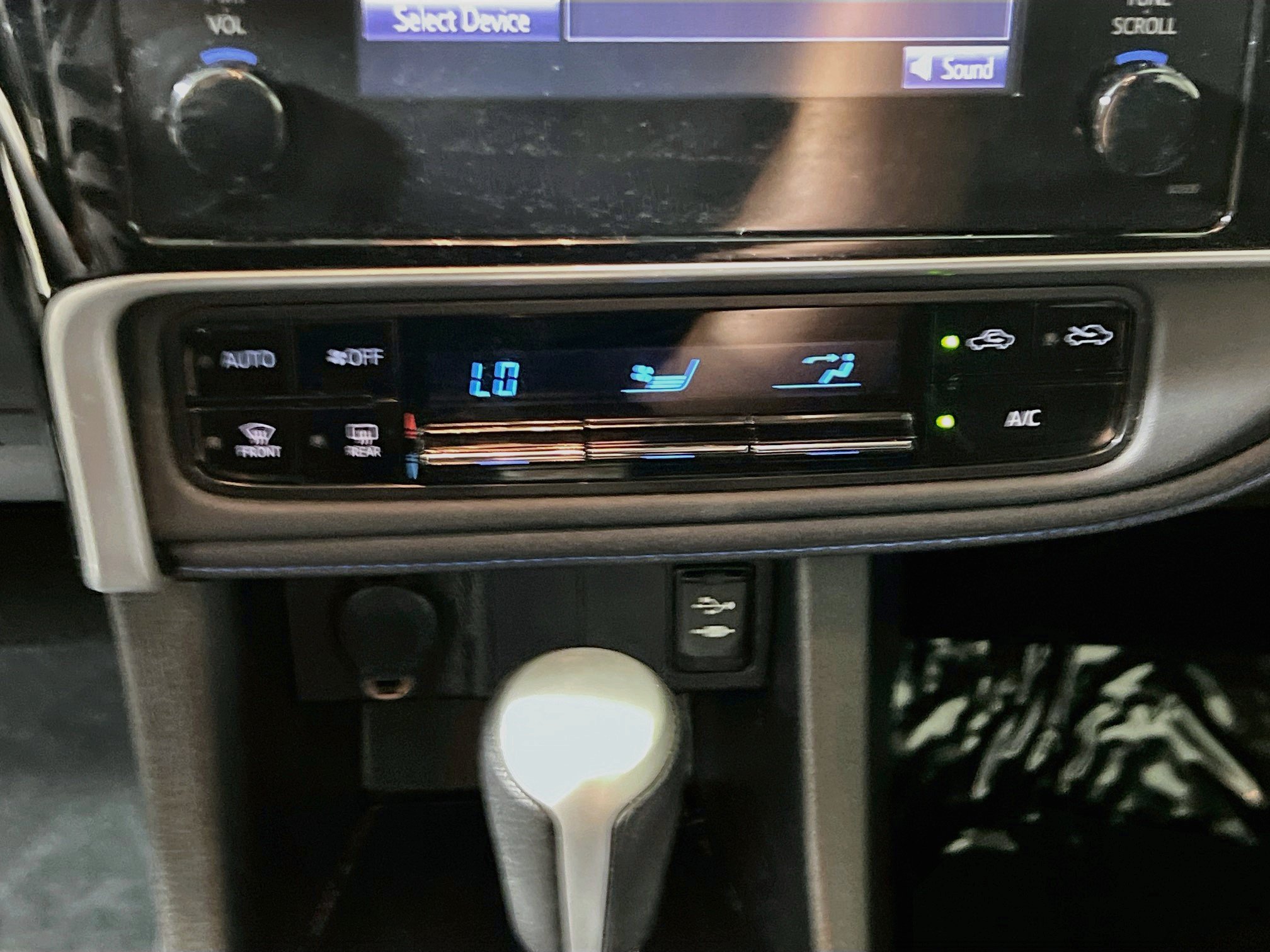 Used 2017 Toyota Corolla SE FWD image 25