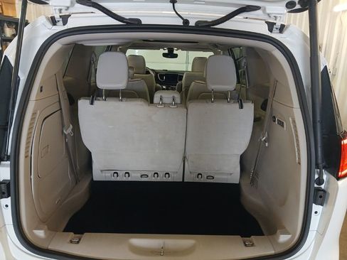 Used 2020 Chrysler Pacifica Limited FWD image 34