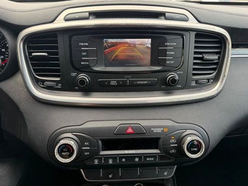 Used 2016 Kia Sorento EX image 24