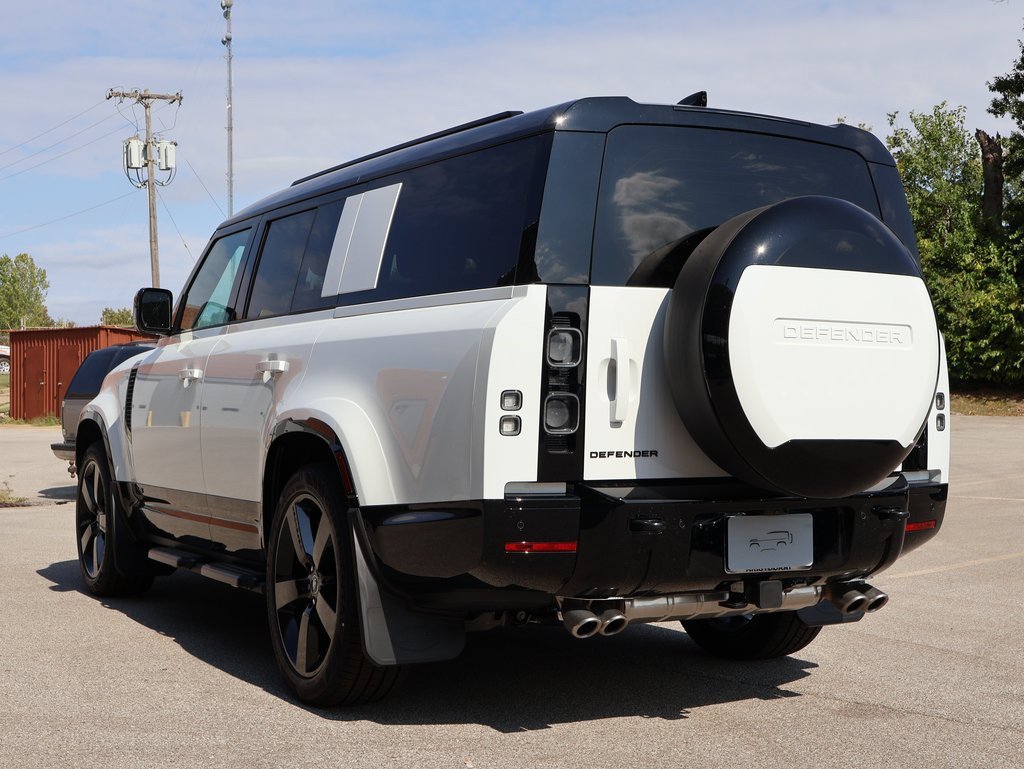 Used 2025 Land Rover Defender 130 V8 AWD/4WD image 6