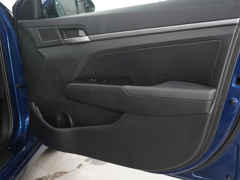 Used 2017 Hyundai Elantra Value Edition FWD image 9