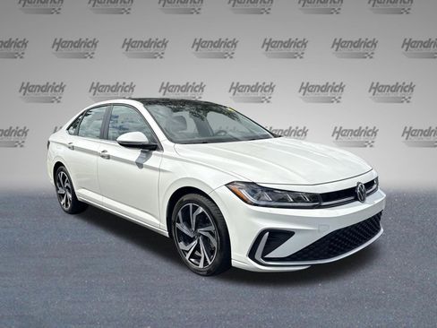 Used 2025 Volkswagen Jetta SEL FWD image 2