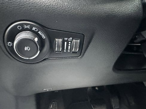 Used 2023 Jeep Compass Limited image 15