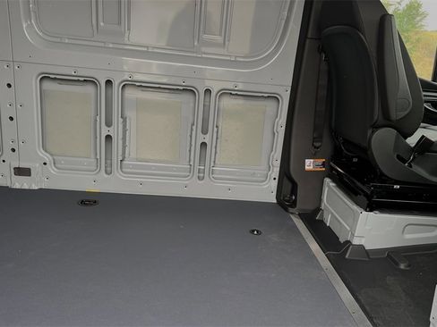 Used 2024 Mercedes-Benz Sprinter 2500 image 11