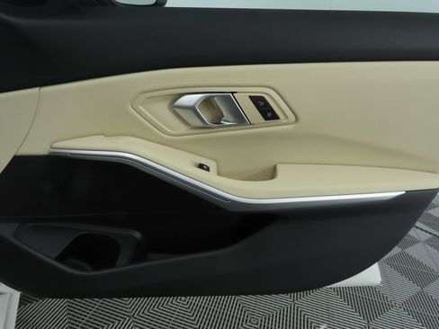 Used 2025 BMW 330i Sedan w/ Premium Package image 27