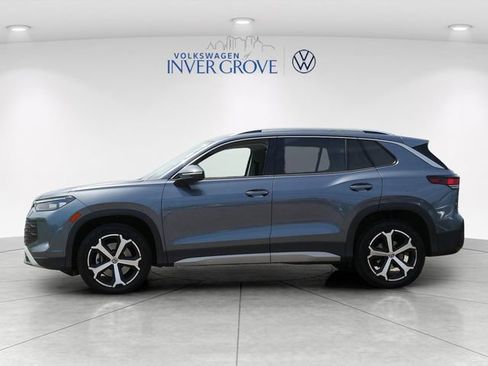 Certified 2025 Volkswagen Tiguan SE AWD/4WD image 4