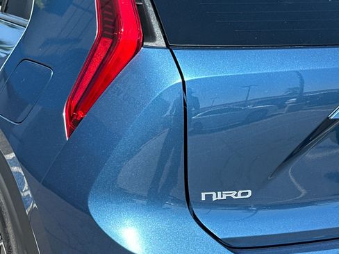 Used 2024 Kia Niro EX FWD image 28